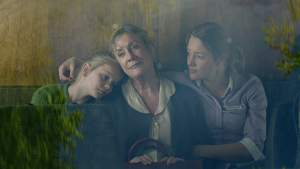   Vita Heijmen, Beppie Melissen, Noortje Herlaar (v.l.n.r) in "Romys Salon" (2019); Quelle: Farbfilm Verleih, DFF, © Melle van Essen