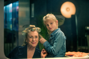 Beppie Melissen, Vita Heijmen (v.l.n.r.) in "Romys Salon" (2019); 