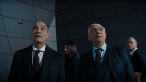 Jean-Marc Barr, Germain Wagner (vorne v.l.n.r.) in "Bad Banks" [Staffel 2, Episode 1] (2020); Quelle: ZDF, DFF, © ZDF, Letterbox Filmproduktion