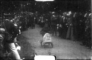 Screenshot aus "Kronberger Automobil-Jugendrennen 18.8.1907" (1907); Quelle: DFF