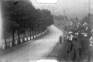 Screenshot aus "Gordon-Bennett-Autorennen (17.6.1904)" (1904); Quelle: DFF