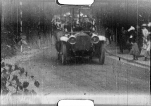 Screenshot aus "Kaiser Wilhelm II. im Auto" (1904); Quelle: DFF