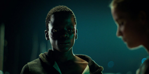 Gedion Oduor Wekesa, Zita Gaier in "Sunburned" (2019); Quelle: Camino Filmverleih, DFF, © NiKo Film, Foto: Wojciech Staroń