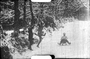 Screenshot aus "Rodelbahn Schwarzer Weg Kronberg" (190?); Quelle: DFF