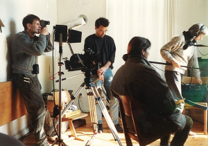 Kameramann Philipp von Lucke, Kameraassistent Michael Weber, Regisseurin Bärbel Freund, Tonfrau Maria Lang (v.l.n.r.) bei den Dreharbeiten zu "Kontinuum" (1990); Quelle: Bärbel Freund