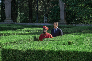 Eddie Osei, Callum Turner (v.l.n.r.) in "Der göttliche Andere" (2020); Quelle: Warner Bros. Pictures Germany, DFF, © 2020 X Filme Creative Pool GmbH, Madeleine s.r.l., Warner Bros. Entertainment GmbH