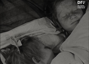 Screenshot aus "Werkshalle & Familie" (ca. 1948)