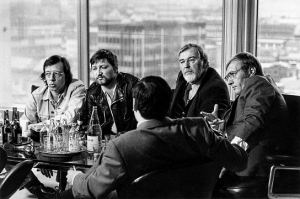 Hark Bohm, Rainer W. Fassbinder, Bernhard Wicki, Rudolf Augstein (hinten v.l.n.r.), Matthias Ginsberg (von hinten); Quelle: Kinowelt, DFF, © Kinowelt GmbH