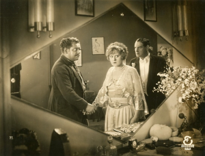 Heinrich George, Mary Kid, Hans Adalbert Schlettow (v.l.n.r.) in "Song. Die Liebe eines armen Menschenkindes" (1928); Quelle: DFF
