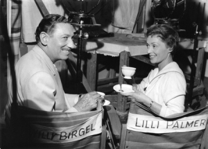 Willy Birgel, Lilli Palmer bei den Dreharbeiten zu "Zwischen Zeit und Ewigkeit" (1956); Quelle: DFF
