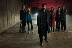 Roman Schomburg, Alli Neumann, Sascha Alexander Geršak, Sophia Thomalla, Malte Thomsen, Karsten Antonio Mielke (v.l.n.r.) in "Wir können nicht anders" (2020); Quelle: Netflix, DFF