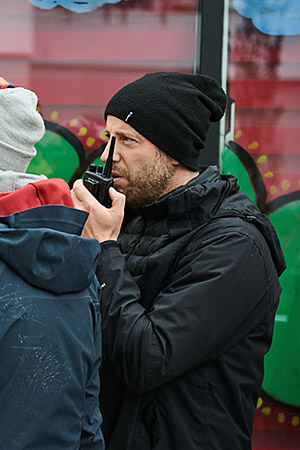 Philipp Kadelbach (Regie) bei den Dreharbeiten zu "Wir Kinder vom Bahnhof Zoo" (2021); Quelle: Amazon Prime Video, DFF, © Constantin Television, Mike Kraus, Soap Images