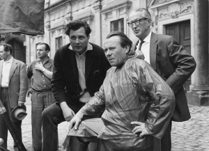 Dietrich Haugk, Werner Krien, Henry Sokal (vorne v.l.n.r.) bei den Dreharbeiten zu "Heldinnen" (1960); Quelle: DFF