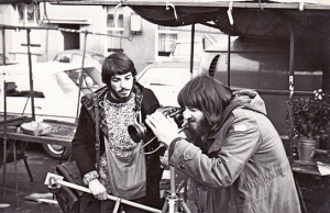 Wolfgang Cziesla, Michael Springer (v.l.n.r.) bei den Dreharbeiten zu "Wochenmarkt" (1975); Quelle: Werner Biedermann, © Werner Biedermann