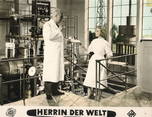 Gino Cervi, Martha Hyer in "Herrin der Welt" (1960)