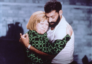 Brigitte Mira, El Hedi Ben Salem in "Angst essen Seele auf" (1974) ; Quelle: DFF / Mit freundl. Genehmigung der Fassbinder Foundation