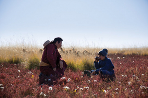 Yalalt Namsrai, Bat-Ireedui Batmunkh (v.l.n.r.) in "Die Adern der Welt" (2020); Quelle: Pandora Film, DFF, © Pandora Film