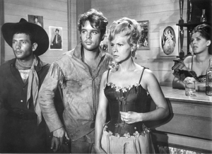 Thomas Fritsch (2.v.l.), Ingrid van Bergen (2.v.r.) in "Heiß weht der Wind" (1964); Quelle: DFF