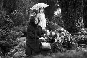 Ursula Strätz (vorne) mit Hanna Schygulla in "Fontane Effi Briest" (1974); © DFF/Sammlung Peter Gauhe, Foto: Peter Gauhe