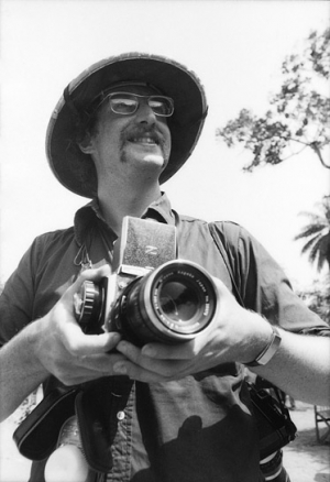 Stephen Goldblatt bei den Dreharbeiten zu "Things Fall Apart" (1971); Quelle: Modern Art Film Archiv, © Stephen Goldblatt, Modern Art Film Archiv