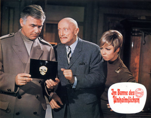 Joachim Fuchsberger, Hubert von Meyerinck, Ilse Pagé (v.l.n.r.) in "Im Banne des Unheimlichen" (1968); Quelle: DFF