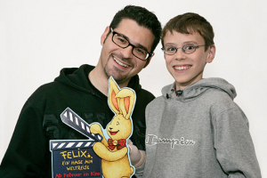 Rick Kavanian, Patrick Flecken (v.l.n.r.) bei den Synchronarbeiten für "Felix - Ein Hase auf Weltreise" (2005); Quelle: UIP, DFF, © Universal Pictures