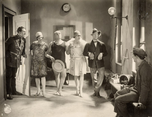 Fritz Kampers, Fern Andra, Leo Peukert, Xenia Desni, Werner Krauß (1.-5.v.l.) in "Funkzauber" (1927); Quelle: DFF