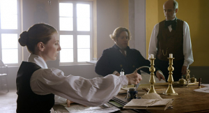 Elisa Thiemann, Eugen Krößner, Christoph Gottschalch (v.l.n.r.) in "Effigie - Das Gift und die Stadt" (2019); Quelle: Filmdisposition Wessel, DFF, © GeekFrog Media LLC