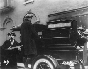 "Colin Ross mit dem Kurbelkasten um die Erde" (1924)