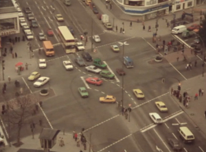 Screenshot aus "Merry Christmas Deutschland oder Vorlesung zur Geschichtstheorie II" (1985); Quelle: 72. Internationale Filmfestspiele Berlin (Katalog), © Still taken from the film