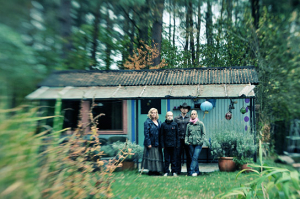 Petra Kleinert, Elisa Schlott, Michael Lott, Sina Tkotsch (v.l.n.r.) in "Draußen am See" (2009), Quelle: mem-film, DFF, © mem-film