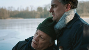 Hannes Hellmann, Johannes Suhm (v.l.n.r.) in "Der Mann der die Welt aß" (2020); Quelle: Barnsteiner Film, DFF, © Barrierifilm, cinebureau Berlin, Tobias Kaufmann