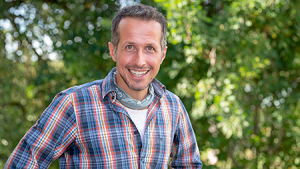 Willi Weitzel am Set von "Willi und die Wunderkröte" (2021); Quelle: Majestic Filmverleih, DFF, © Majestic, Boris Laewen