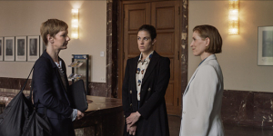 Sandra Hüller, Anne Schäfer, Judith Hofmann (v.l.n.r.) in "Alle reden übers Wetter" (2022)