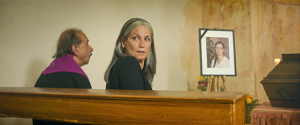 Sabine Vitua (rechts) in "Over & Out" (2022)