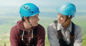 Anthony Jeanne, Laura Berlin (v.l.n.r.) in "Die Farbe des Windes" (2022)