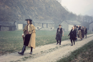 Stefan Güttler (links), Clemens Scheitz (3.v.l.), Wilhelm Friedrich (auf Stuhl) in "Herz aus Glas" (1976)