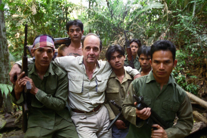 Dieter Dengler (3.v.l.) bei den Dreharbeiten zu "Flucht aus Laos" (1997/98)