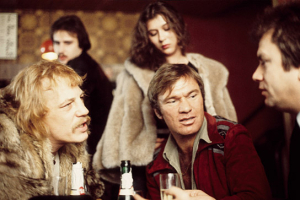 Norbert Grupe, Burkhard Driest, Pitt Bedewitz (vorne v.l.n.r.), Eva Mattes (hinten Mitte) in "Stroszek" (1977)