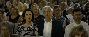 Oda Thormeyer (2.Reihe links), Ueli Jäggi (2. Reihe Mitte) in "Da kommt noch was" (2021)