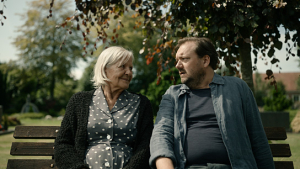 Hildegard Schmahl, Charly Hübner (v.l.n.r.) in "Mittagsstunde" (2022)