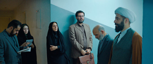 Zahra Amir Ebrahimi (3.v.l.), Arash Ashtiani (3.v.r.) in "Holy Spider" (2022)