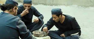 Ahmed El Munirawi (rechts) in "Sharaf" (2021)