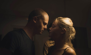 Sebastian Jakob Doppelbauer, Pauline Werner (v.l.n.r.) in "Letzter Abend" (2022)