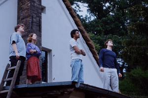 Thomas Schubert, Paula Beer, Langston Uibel, Enno Trebs (v.l.n.r.) in "Roter Himmel" (2023)