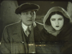 Screenshot mit Alfred Gerasch, Marcella Albani (v.l.n.r.) aus "Dagfin" (1926)
