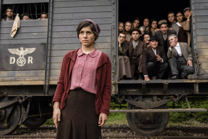 Hanna van Vliet (vorne) in "Der verlorene Zug" (2022)