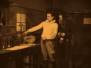 Screenshot mit Luciano Albertini, Annie Gorilowa (v.l.n.r.) aus "Mister Radio" (1924)