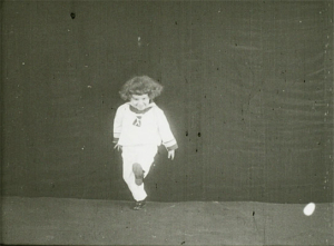 Screenshot mit Neumann-Schüler aus "Spitzenchristel" (1917)