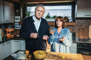 Günther Maria Halmer, Senta Berger (v.l.n.r.) in "Weißt du noch" (2023)